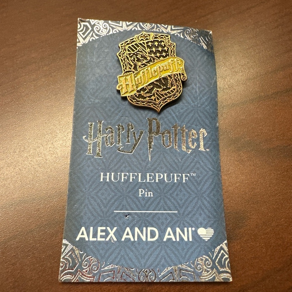 ALEX And ANI HARRY POTTER HUFFLEPUFF Pin